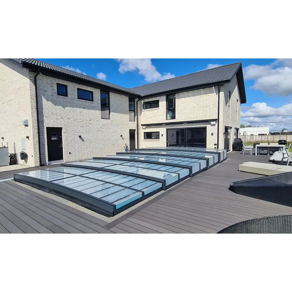 Modern pooltak icon med sarg klarplast antracit i glas och svart metall