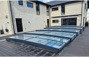 Icon-pooltag – klarplast, antracitfarvet, moderne design med transparente paneler