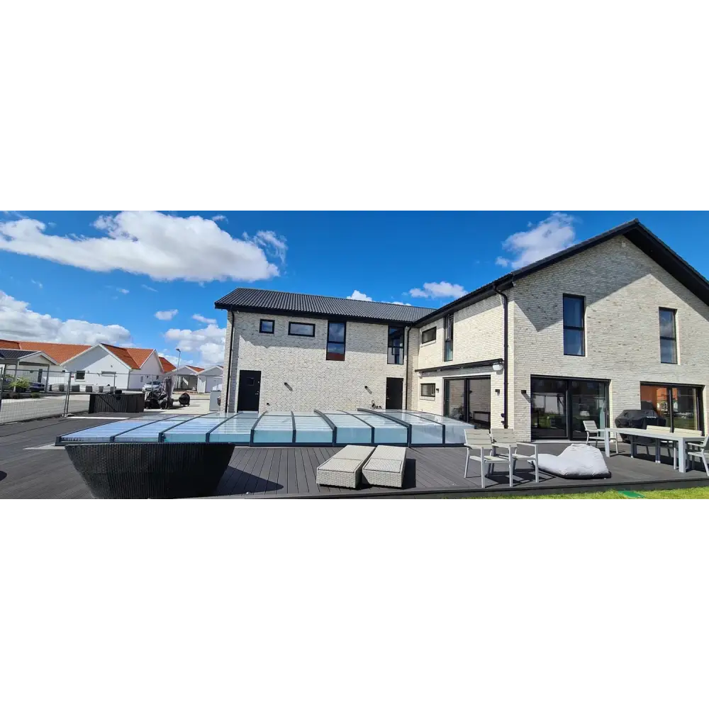 Modern tvåvåningshus med pooltak Icon i antracit klarplast
