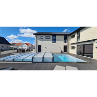 Modern vit tegelhus med svart tak och stort glasparti, Pooltak ICON 4×8 uden ramme klarplast antracit