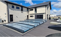 Moderne Icon 4 x 8 Uden-pooltag – tag med klare paneler, sort metalramme, opdelt i sektioner