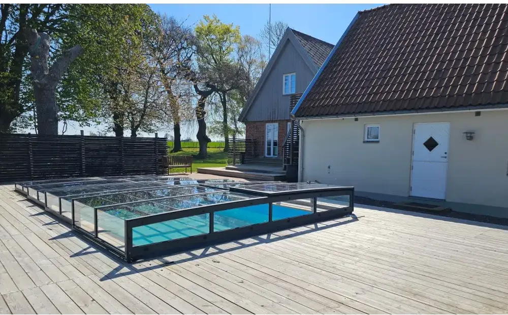 Icon Kit-pooltag – rektangulær pool, transparent overbygning, sort metalramme