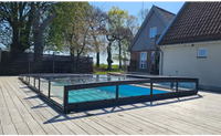Icon Kit-pooltag – sort ramme, transparent overbygning, blåt vand