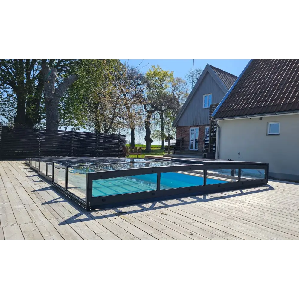 Modern glashägnad pool med pooltak icon kit, svart ram och blåvatten