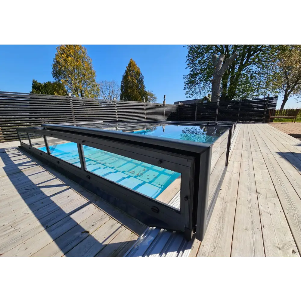 Modern glashägnad pool med pooltak icon kit, svart ram och transparenta paneler