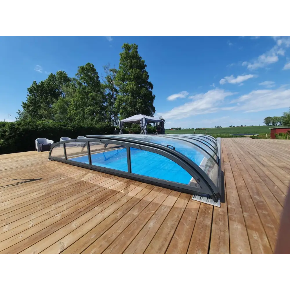 Modern pooltak Nivo Kit 650B med transparenta paneler och installation finns