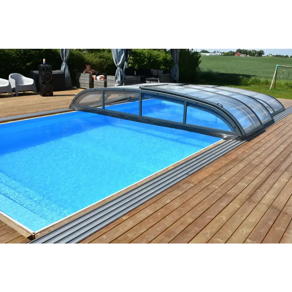 Blått rektangulärt pooltak Nivo Kit 860B med glasrutor på trädeck