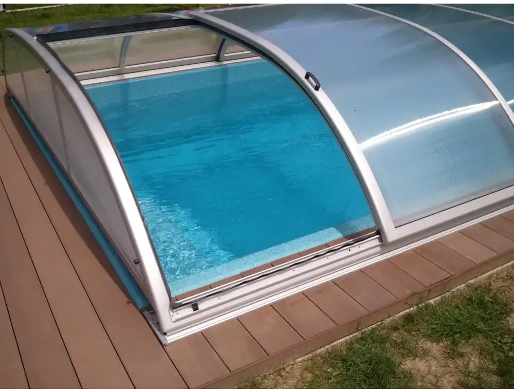 NIVO KIT 860WC-pooltag – 4 x 8, ELOX, sølvfarvet ramme, buede klare paneler, sidedør