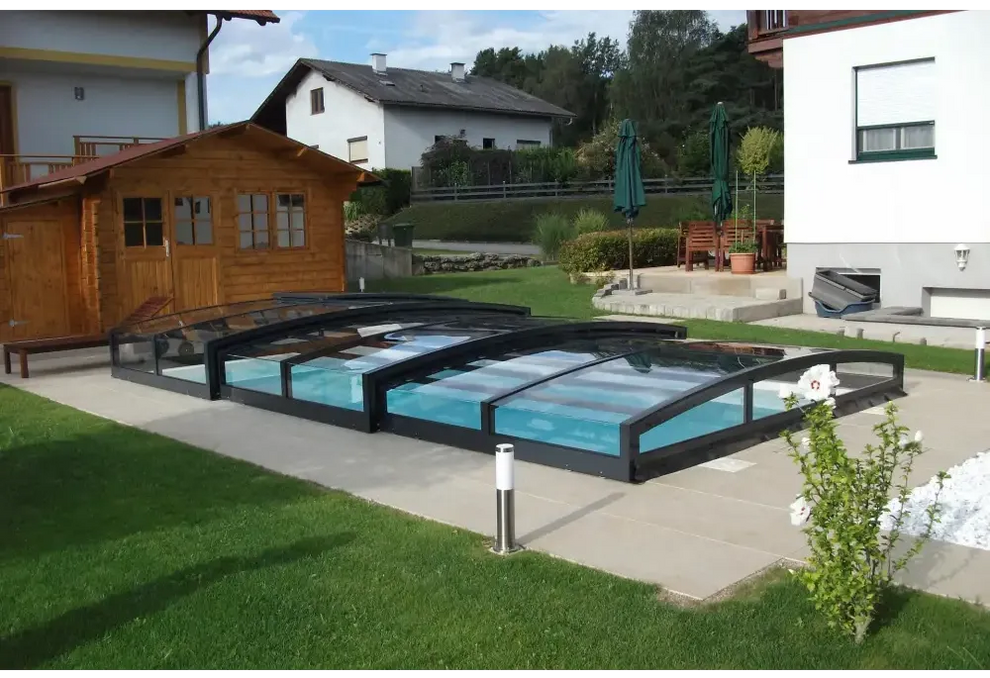 Pooltaket Special med RAL7016 antracit profiler för pooltak
