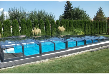 Special-pooltag – buede klare paneler, klart vand, antracitprofiler i RAL7016