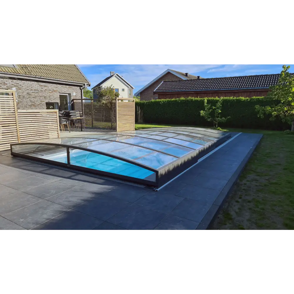 Elegant pooltak Sydney med enkelskena antracit, modern böjd glas med svart ram för pool