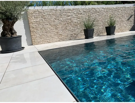 Pooltime Exclusive-overløbspool i PP – klart turkisblåt vand, sort kant