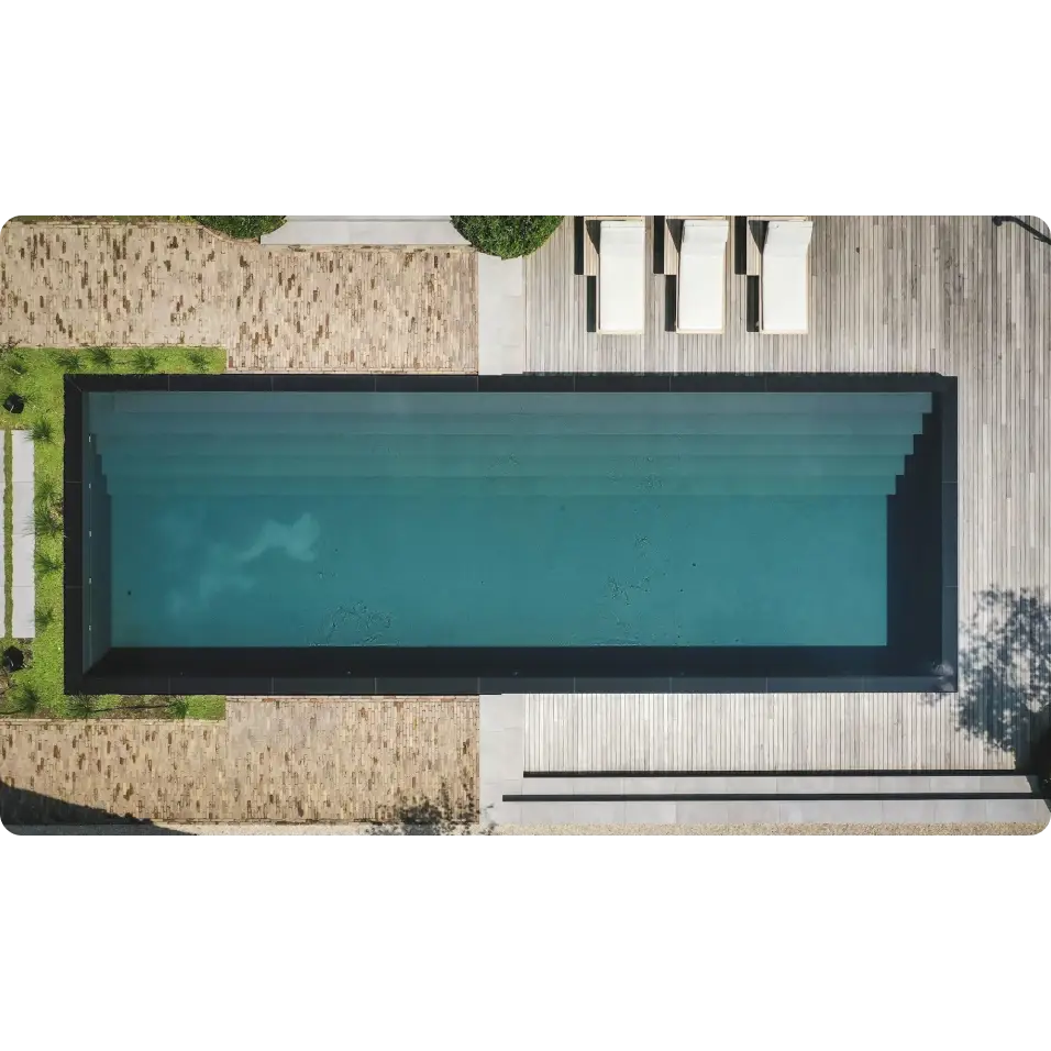 Ovanmark PP pool med 20mm skimmer och rektangulär oändlighetspool i djup teal med svarta kanter