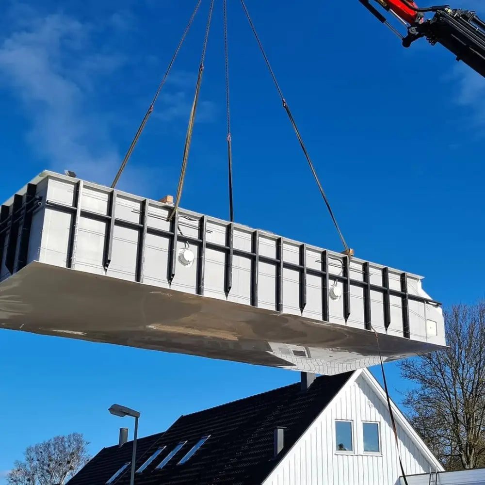 Vit Pooltime Exklusiv 12mm PP pool med vit betongtanke och metallstänger