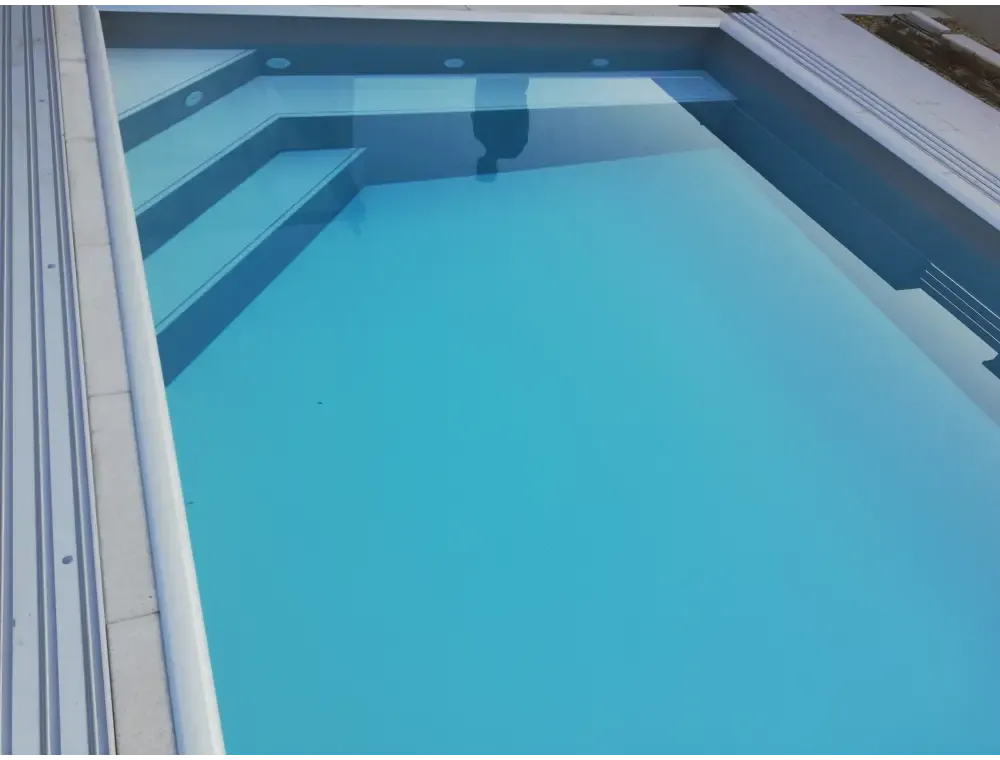 Pooltime Exclusive-pool, 12 mm – moderne design, rektangulær form, turkisblåt vand