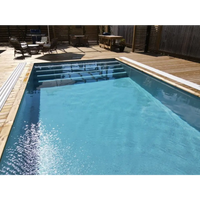 Pooltime Exklusiv 12mm PP pool med rektangulär form, klart blått vatten och träträdkant