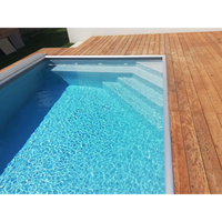 Modern Exklusiv 12mm PP pool med klarblått vatten och trädäck