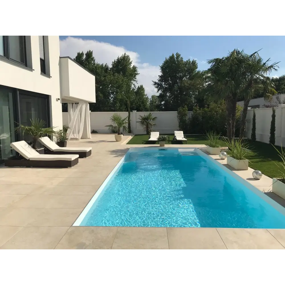 Exklusiv 12mm PP pool 3x6x1,5m med klarblått vatten och vit kant