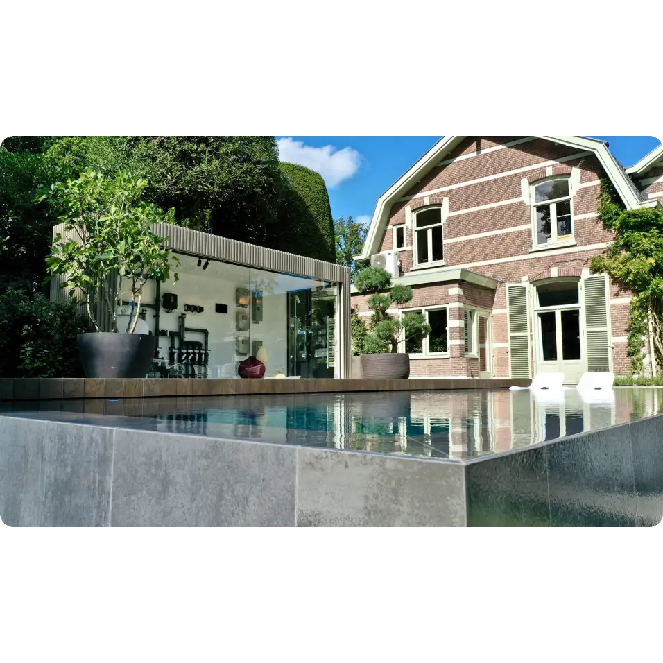 Modern Pooltime Exklusiv Infinity pool med infinitykant i grå sten