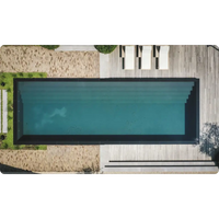 Pooltime Exklusiv Infinity rektangulär oändlighetspool med djup turkos vatten och svarta kakelkanter