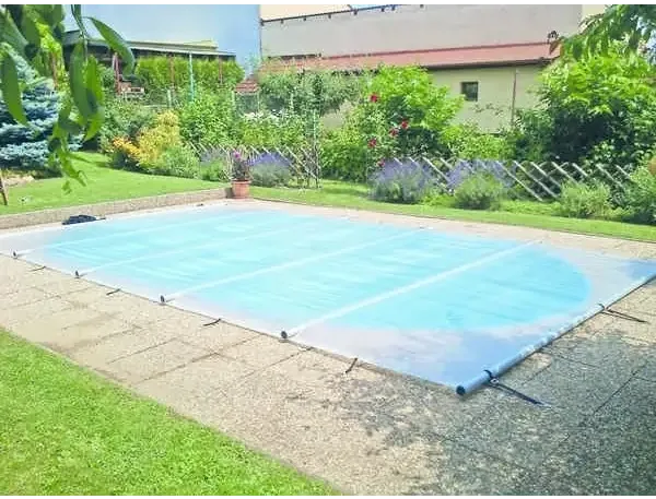 Blå pooltäckning för pool inkl handenhet