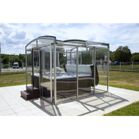 Spatak Luminosa: modern glasbubbelpool med kurvad ram och transparent design