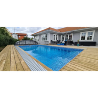 Thermopool Premium rektangulär blå mosaikpool med silverkant på trädeck