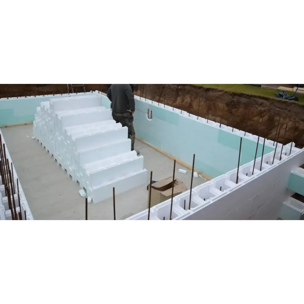 Vit thermopool standard plus isoleringsblock i trappform för grundbyggnad