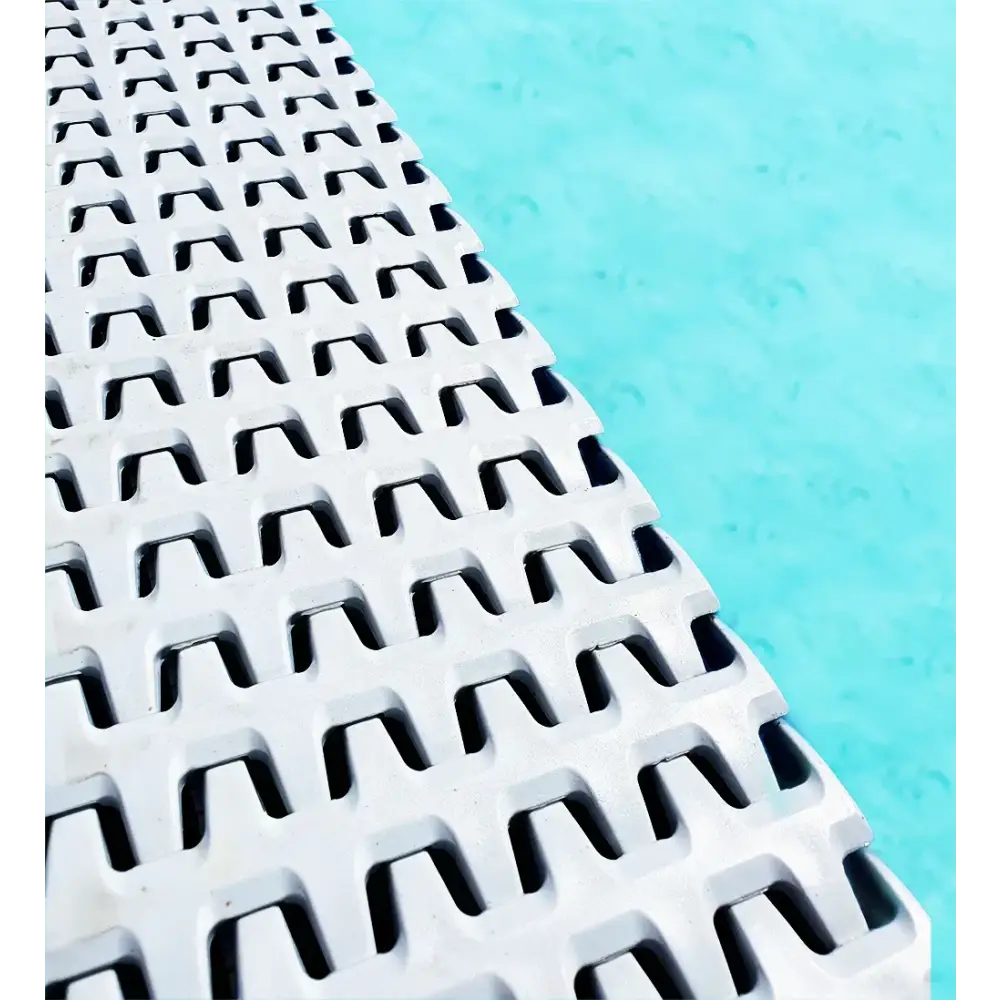 Vit ThermoPP Poolpaket QBig Overflow 3×6 med vita plastmattan i u-formade spår